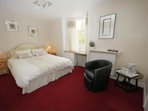 Elphinstone Hotel