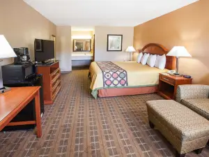 Super 8 by Wyndham Clinton
