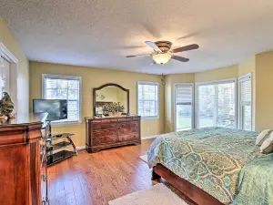 Pet-Friendly Lakeside Retreat Hot Tub and Dock!