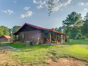 Kilgore Gem: Pet-Friendly Cabin w/ Duck Pond!