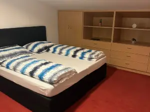2 Bedrooms, 2 Baths House with a Living Room & an Upstairs Reception Rea