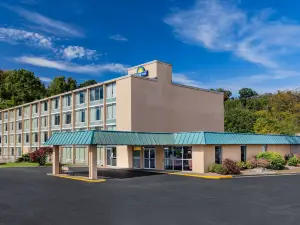Days Inn by Wyndham Cambridge