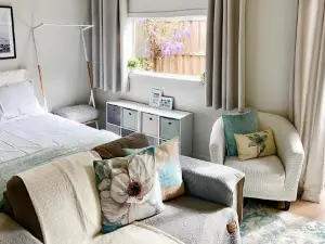 Meple, Tiny Home, Pets, Walk2Food, WiFi, Bfast, Private, Serene
