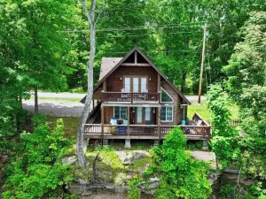 Lakefront with Incredible Views! Pet Friendly & Hot Tub Overlooking the Lake!
