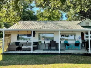 Escape on Lake Greenwood: Kayaks, Beach, Pier, Firepit, Putting Green, & More!