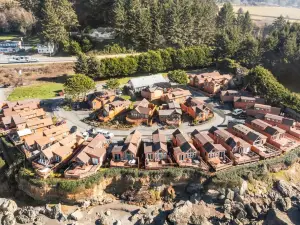 Private Cabin 21 with Jacuzzi and Spacious Deck