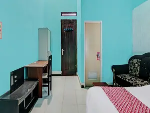 OYO 92199 Wisma Cendana Syariah Near Pasar Flamboyan
