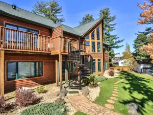 Private Docks and Stunning Lake Views - Spectacular Retreat