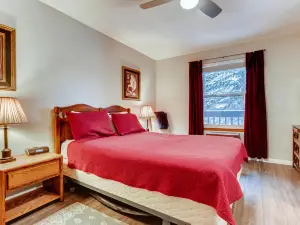 Mountain Views and Clubhouse Amenities - Stunning Mountainside Retreat