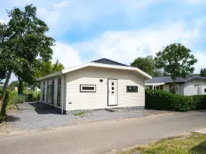 Well-Kept Chalet Near the Biesbosch