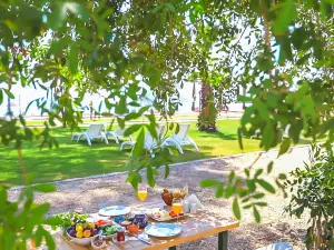 Dolunay Suit & Beach