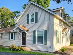 Cozy Waterfront Cottage with Private Dock and Lake Access