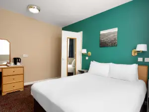 老灰母馬飯店-格林國王旅館