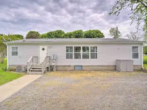 Quaint Ridgely Home ~ 9 Mi to Reelfoot Lake!