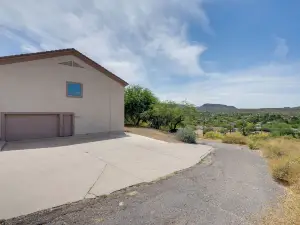 Black Canyon City Retreat w/ Mountain Views!