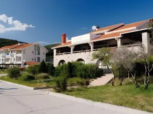 Hotel Zlatni Lav