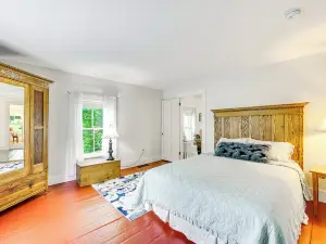 Idyllic Vermont Farmhouse: Mtn Views on 200 Acres!