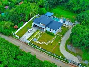 R Villa and Garden