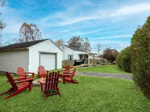 New River Gorge Cottage w Hot Tub, Fire Pit, Grill