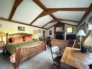 Historic Alpine Lakeside Manor