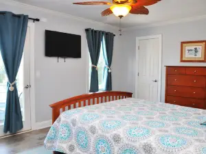 Charming Condo with Pool and Deck - Inviting Coastal Retreat