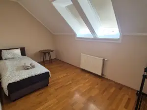Mathias, a Spacious 2-Bedroom Apartment with 2 Bathrooms & Private Parking