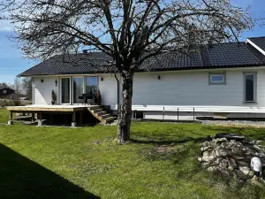 Captivating 3-Bed Villa in Halanda with Lake View