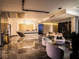 โลเวร่าโฮเทล