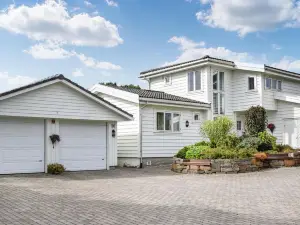 Stunning Home in Bremnes with 4 Bedrooms and WiFi