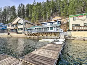 'Lakeside' Loon Lake Cabin w/ Private Hot Tub