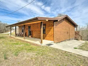 Rustic Cabin in Roaring River State Park!