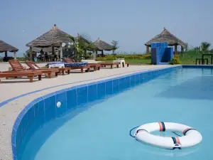 Lovely 13-Bed Complex on Cape Point Beach Bakau