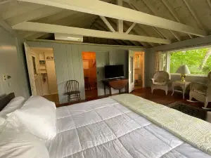 High Tide Inn
