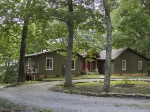 Amazing views and a peaceful setting just 12 minutes from the city of Cookeville
