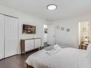 Spacious Decatur Home Sleeps 12, Work-Ready