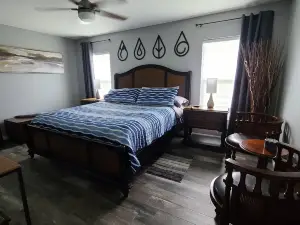 Lakefront Retreat w/ Dock, Kayaks & Sunset Views – Peaceful Escape!