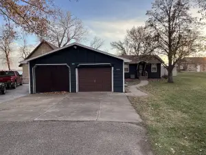 Lakeside Getaway on Lake Madison. Hot tub with a view of the lake!