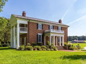Mount Pleasant Manor with pool