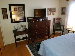 Schoodic Peninsula of Acadia Natl. Pk; ferry to Bar Harbor/Ocean - 15 Min. Walk