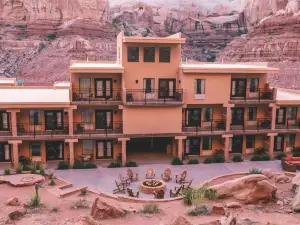 Bluff Dwellings Resort