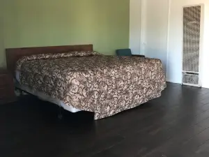 Oak Motel