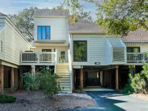 Charming Villa with Outdoor Living and Modern Comfort - Serene Escape