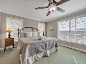 Long Range Views and Cozy Decor - Charming Mountain Haven