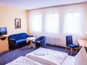 Warias Hotel & Restaurant