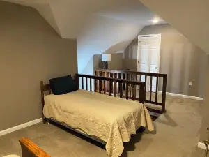 Beautiful wooded home. Close to Sardis Lake, Batesville, Oxford, and Southaven