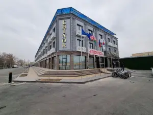 Chlnor Hotel