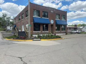 1st Floor 2BR Downtown + 2 Parking Spaces