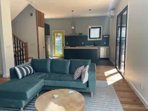 Modern Retreat on Goose Pond