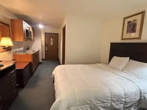 Clarion Hometown Inn