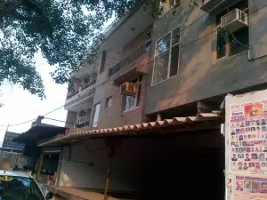 Deepak Hotel